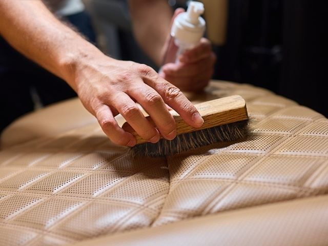 leather-sofa-cleaning-8-kireth-ai